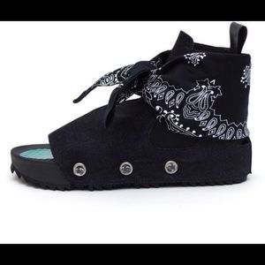 Unique comfortable bandanna sandal